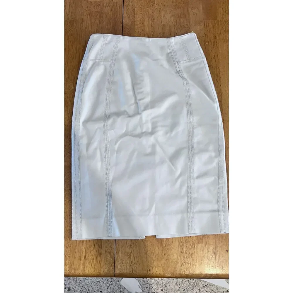 WHBM WHITEHOUSE BLACK MARKET perfect form white skirt sz 0